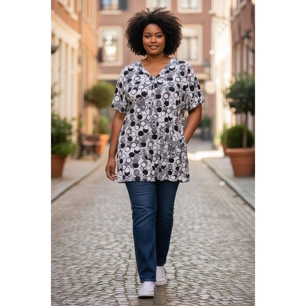 Emily Stacy Women's 3X Top Black White Short Sleeves Stretch Knit Pullover